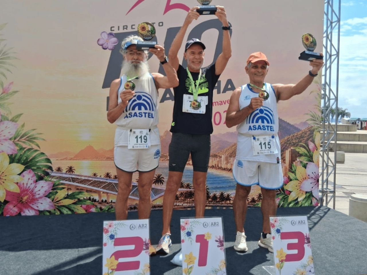 Maratonistas ASASTEL no Pódium